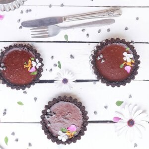 Mini chocolate tarts with Oreo base