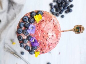 2 minute blueberry smoothie bowl